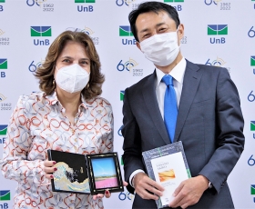 Reunião entre a UnB e a Embaixada do Japão no Brasil. Na foto: a reitora da UnB Márcia Abrahão e o embaixador do Japão Teiji Haiashi. Foto: Beto Monteiro/Ascom UnB. 10/05/2022